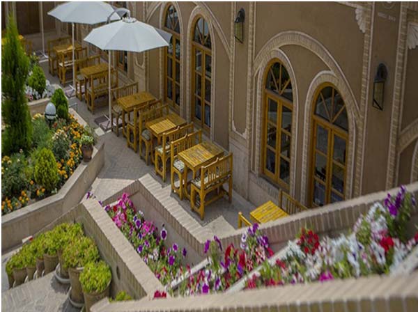انتخاب هتل داد یزد توسط گردشگران خارجی