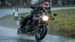 tip-electric-motorcycle-in-rain