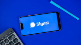 Signal-Private-Messenger-stock-photo-2