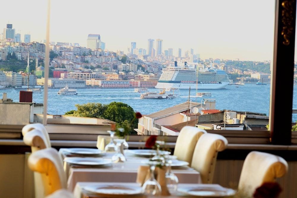 تور استانبول هتل بازار + قیمت