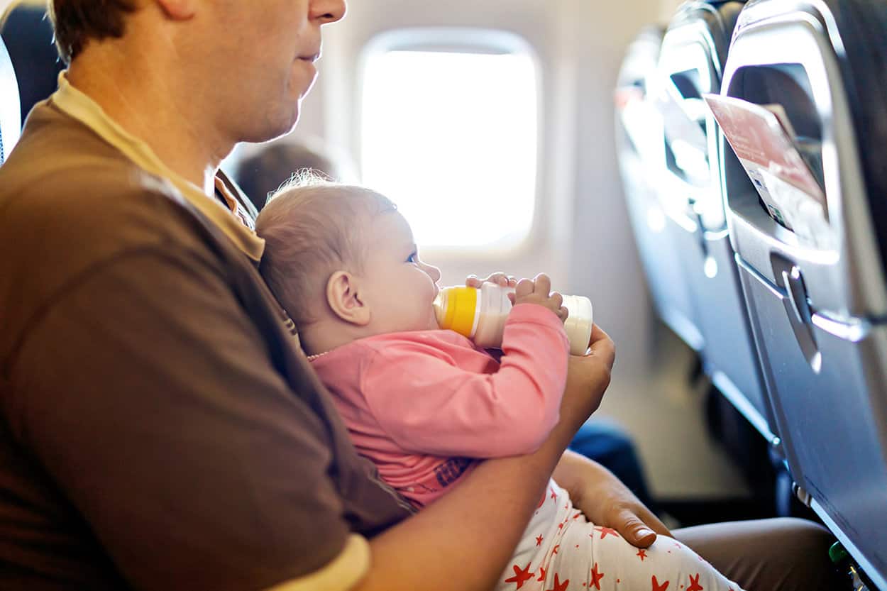 شیر دادن به نوزاد در طول پرواز
