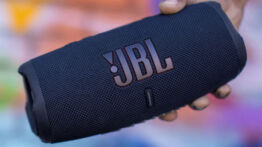 JBL-charge-5-speaker-review-a-device-that-is-still-worth-buying