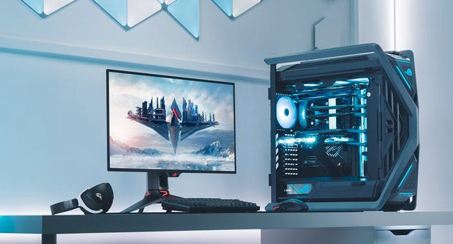 یک مانیتور و کیس گیمینگ