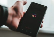 تلفن هوشمندی که اجرای نرم افزار اینستاگرام است